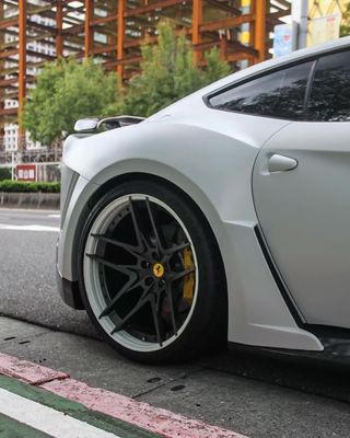 페라리 F12 탄소섬유 바디 키트 F12 노비텍 N-라고 스타일 앞뒤 배머 휠 아치 F12 앞 입술 확산 스포일러