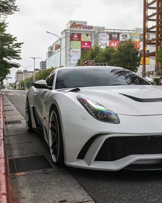 페라리 F12 탄소섬유 바디 키트 F12 노비텍 N-라고 스타일 앞뒤 배머 휠 아치 F12 앞 입술 확산 스포일러