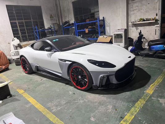 DB11 아스턴 마틴 와이드 보디 키트 녹색 배머 립 스플리터 DB11 보디 키트