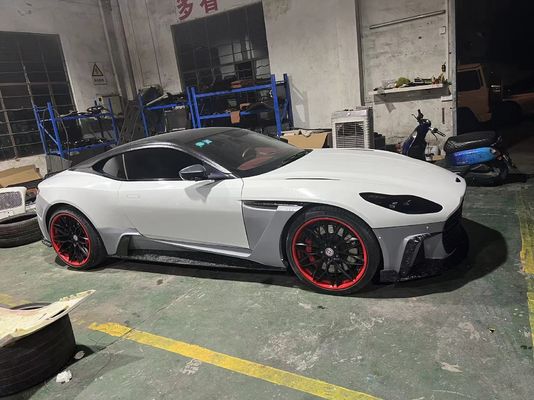 DB11 아스턴 마틴 와이드 보디 키트 녹색 배머 립 스플리터 DB11 보디 키트