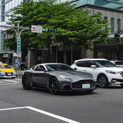DB11 아스톤 마틴 바디 키트 커스텀 컬러 후드 탄소 섬유 엔진 해치 2017-